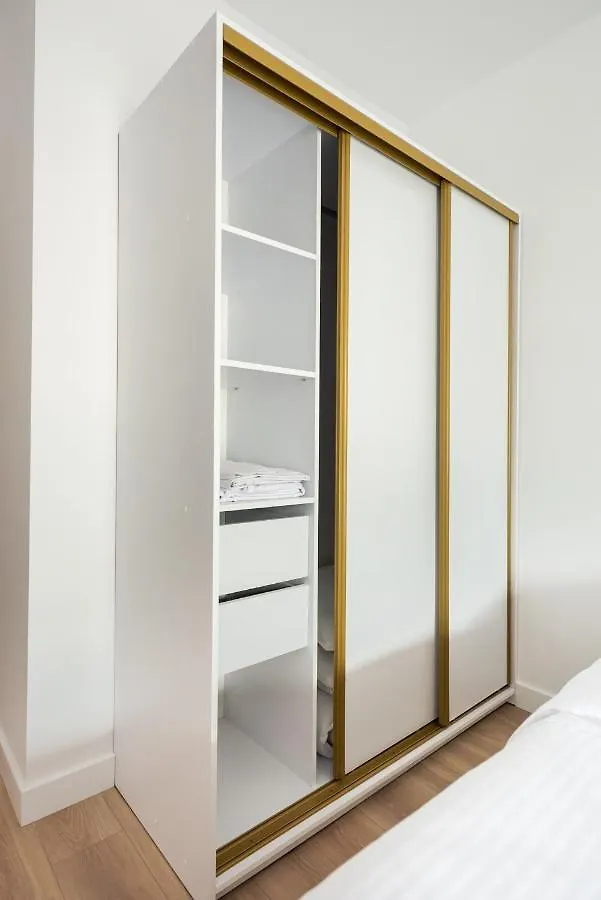 Bemowo Narwik Modern Apartment ワルシャワ ポーランド